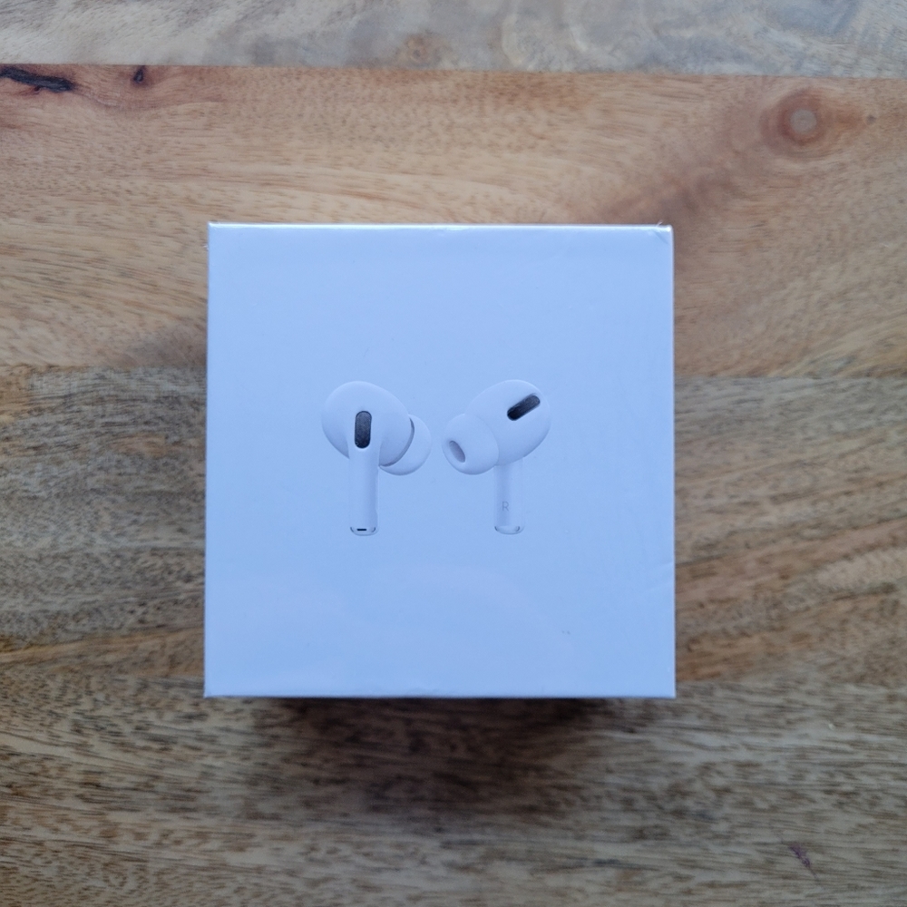 Apple AirPods Pro 1st Gen w/MagSafe Charging Case Brand New & Factory Sealed